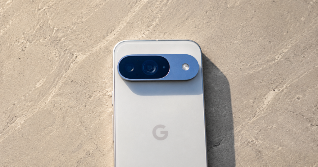 Google Pixel 10a con módulo de cámara trasera horizontal en primer plano para análisis de fotografía diaria y HDR