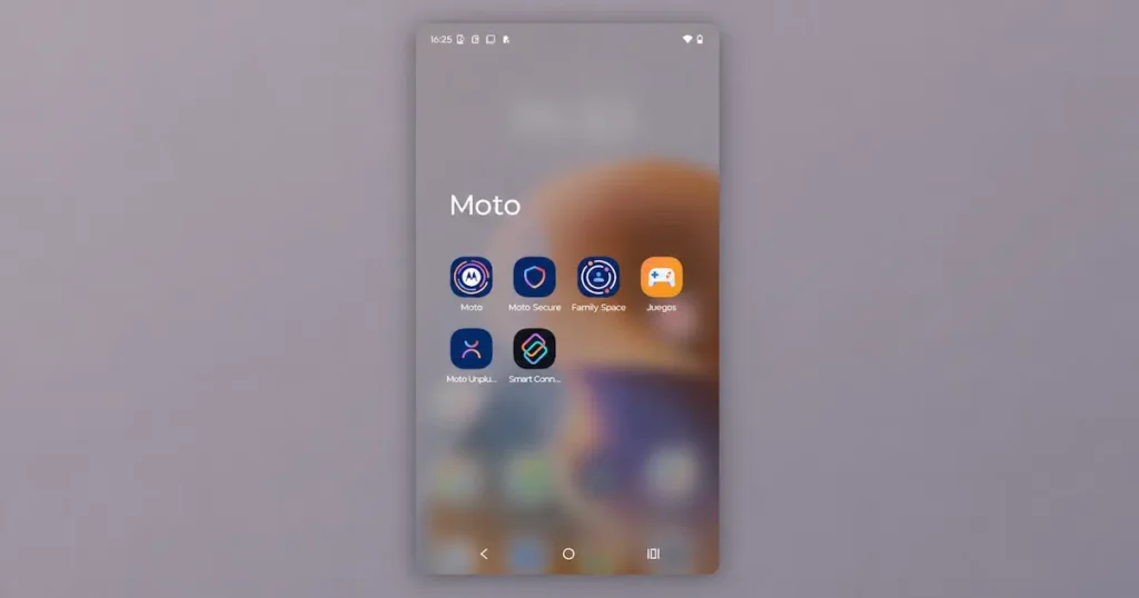 Motorola Moto G86 con carpeta Moto abierta y accesos a Moto Secure, Family Space y Juegos visibles en el apartado de software