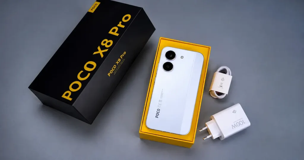POCO X8 Pro blanco junto a su caja, cable USB y cargador de 100 W, en el apartado sobre batería y carga rápida