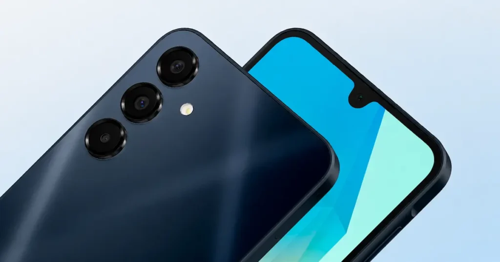 Samsung Galaxy A17 5G con módulo de cámara trasera triple en primer plano y frontal con notch, en el apartado de cámaras